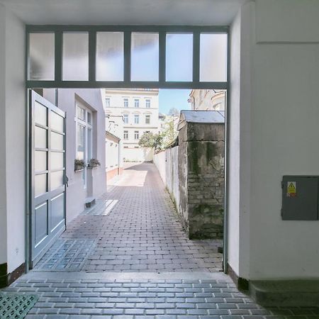 Cozy Apartment In Quiet Courtyard Near Charles Bridge プラハ エクステリア 写真