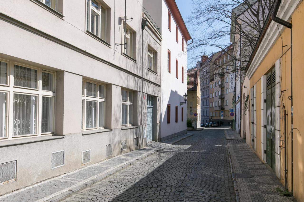 Cozy Apartment In Quiet Courtyard Near Charles Bridge プラハ エクステリア 写真